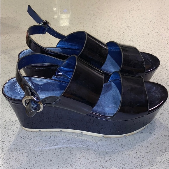 Guess Platform Sandals - Picture 2 of 4